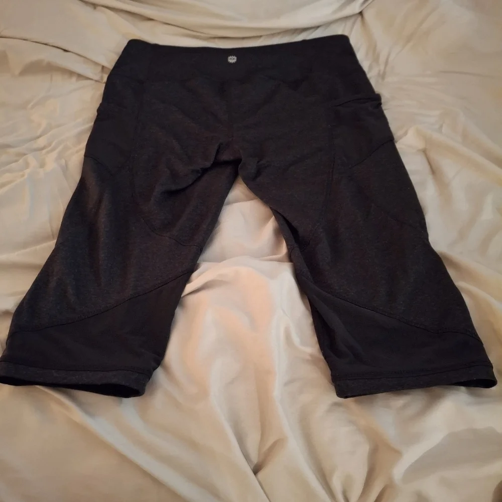 Tangerine Women's Dark Gray And Black Cropped Leggings